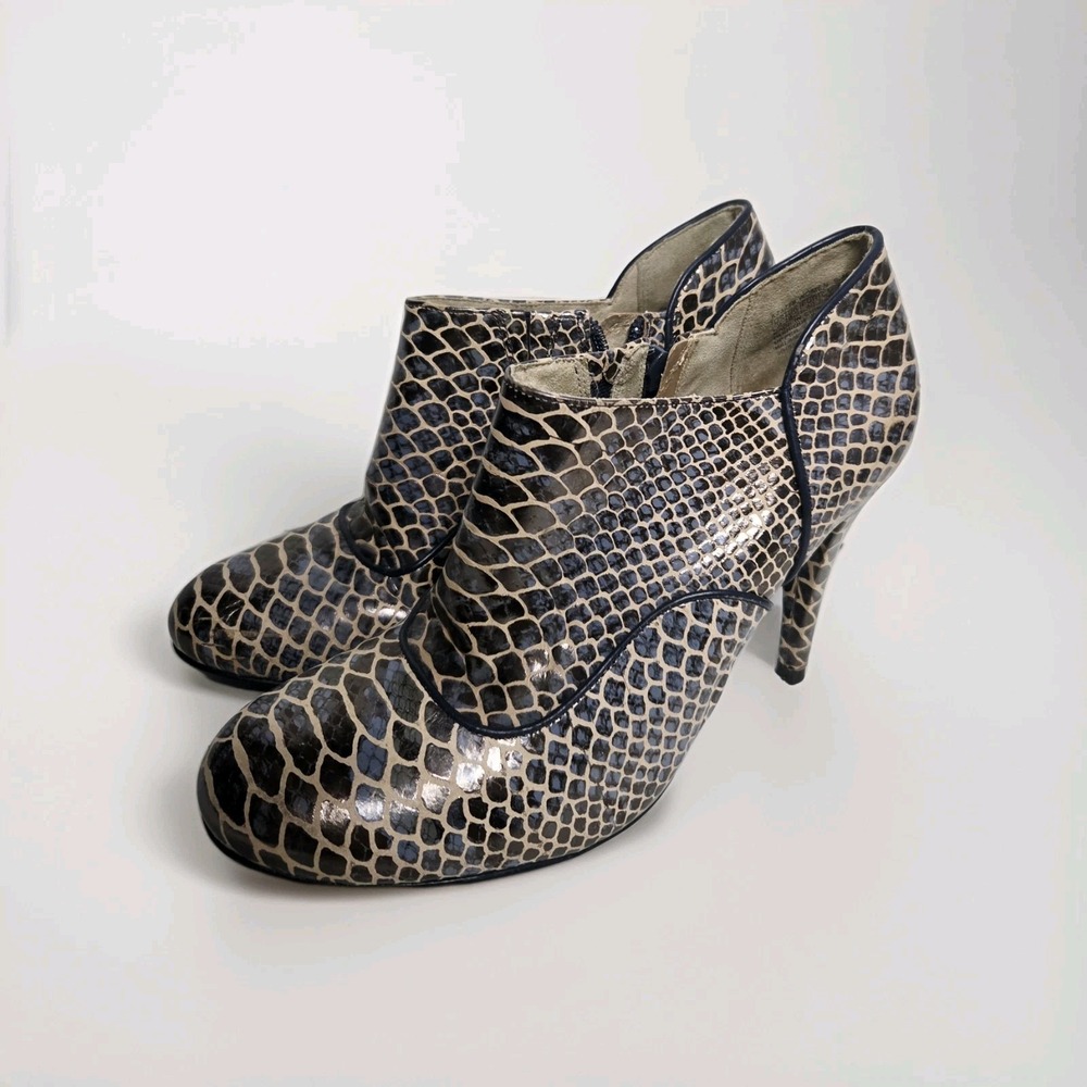 Rockport Adidas Presia Blue Gray Ivory‎ Leather Snakeskin Boot Heels Shoes 9
